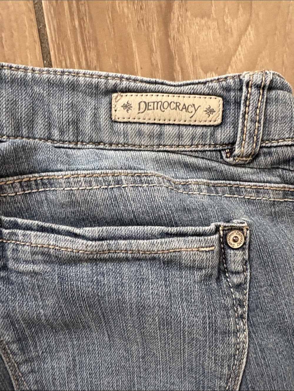 Democracy Equality Skinny Boyfriend Blue denim distressed Jeans Women’s 10 pants - Picture 9 of 10